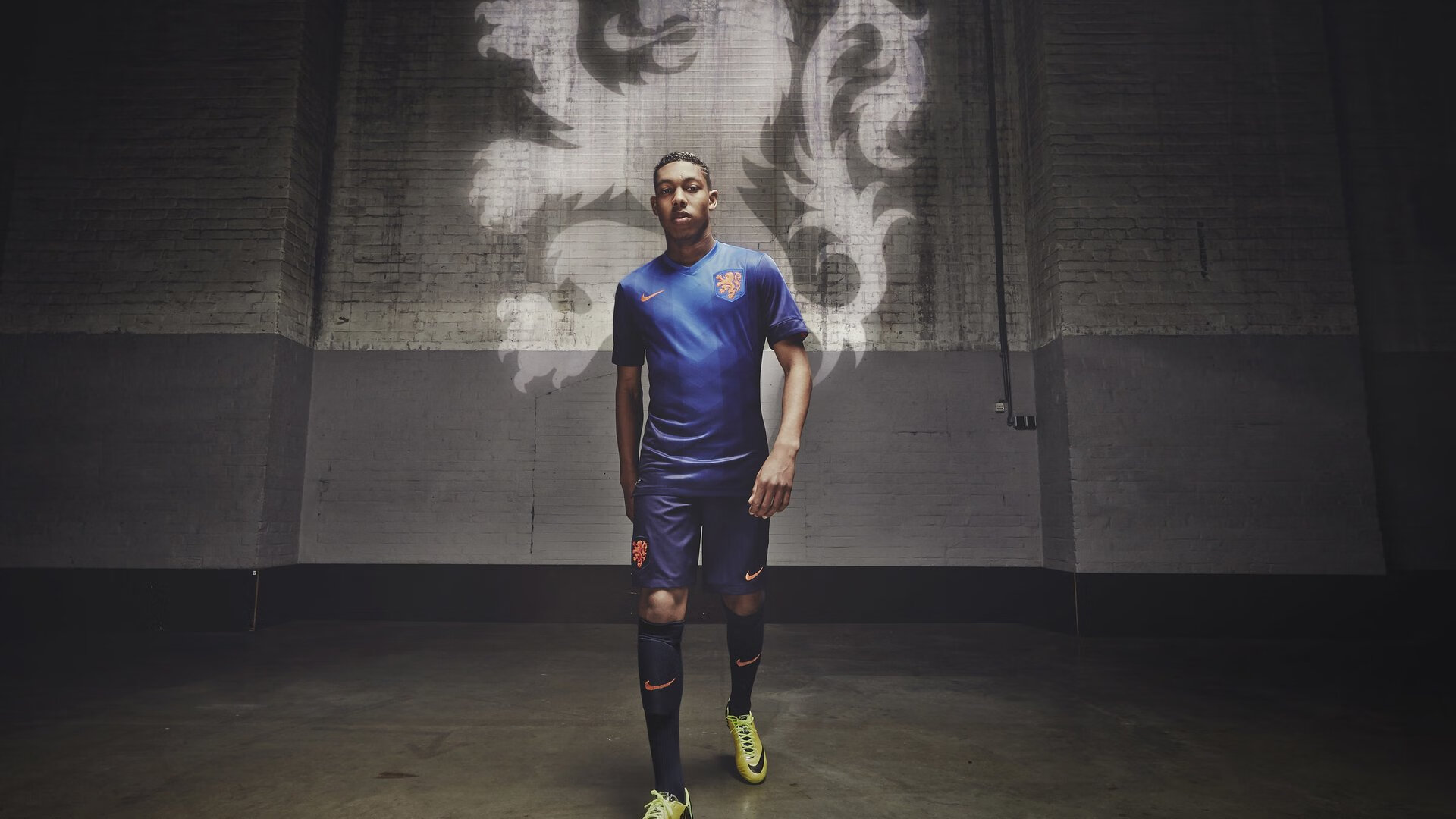 开云体育中国官网-西甲门神多次神级扑救，比赛高潮迭起，西甲门将60米吊射